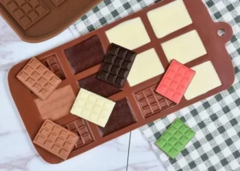 Discover How Silicone Chocolate Molds Simplify DIY Candy and Cake Decorating