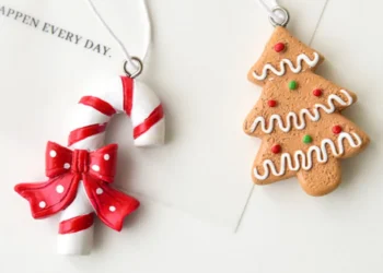 Festive Holiday Ornaments That Bring Joy and Charm to Your Christmas Tree