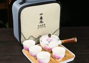 Experience Authentic Tea Anywhere with This Stylish Heat-Sensitive Travel Tea Set