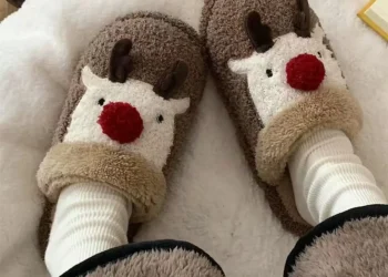 Cozy and Stylish Winter Slippers for Couples with Anti-Slip Comfort